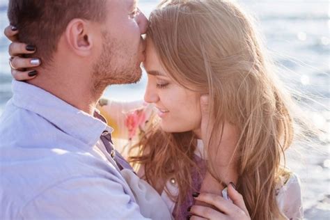 Poljubljanje, če je dobra kemija Erotična masaža Sumbuya
